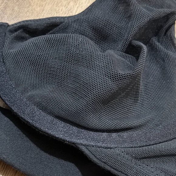 Black SKIMS Bra - Picture 3 of 5